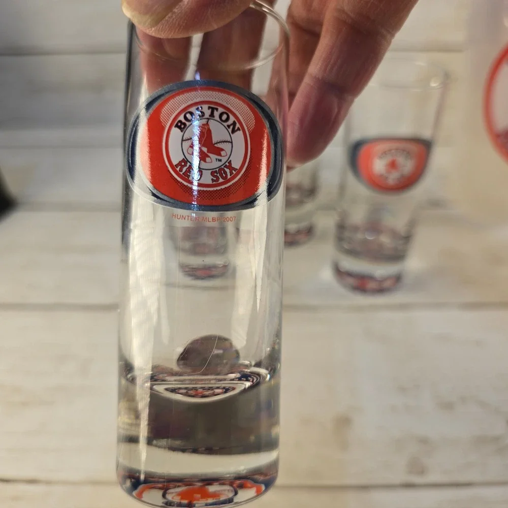 NWT Boston Red Sox MLB Gift Set 4 Shot Glasses and 4 Stadium Plastic‎ Authentic